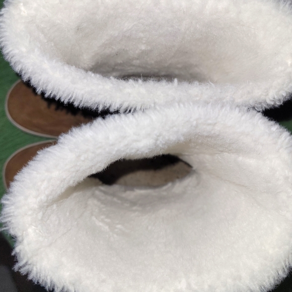 Old Navy girls sz. 13 boots, tan boots girls 13, fur lined girls nubuck boots 13 - Picture 5 of 11